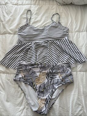 Striped Peplum Tankini Top with High-Waist Leaf Print Bottom - White/Black